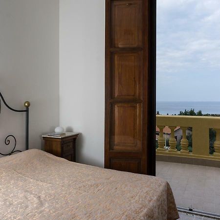 Villa Santa Lucia 切法卢 外观 照片
